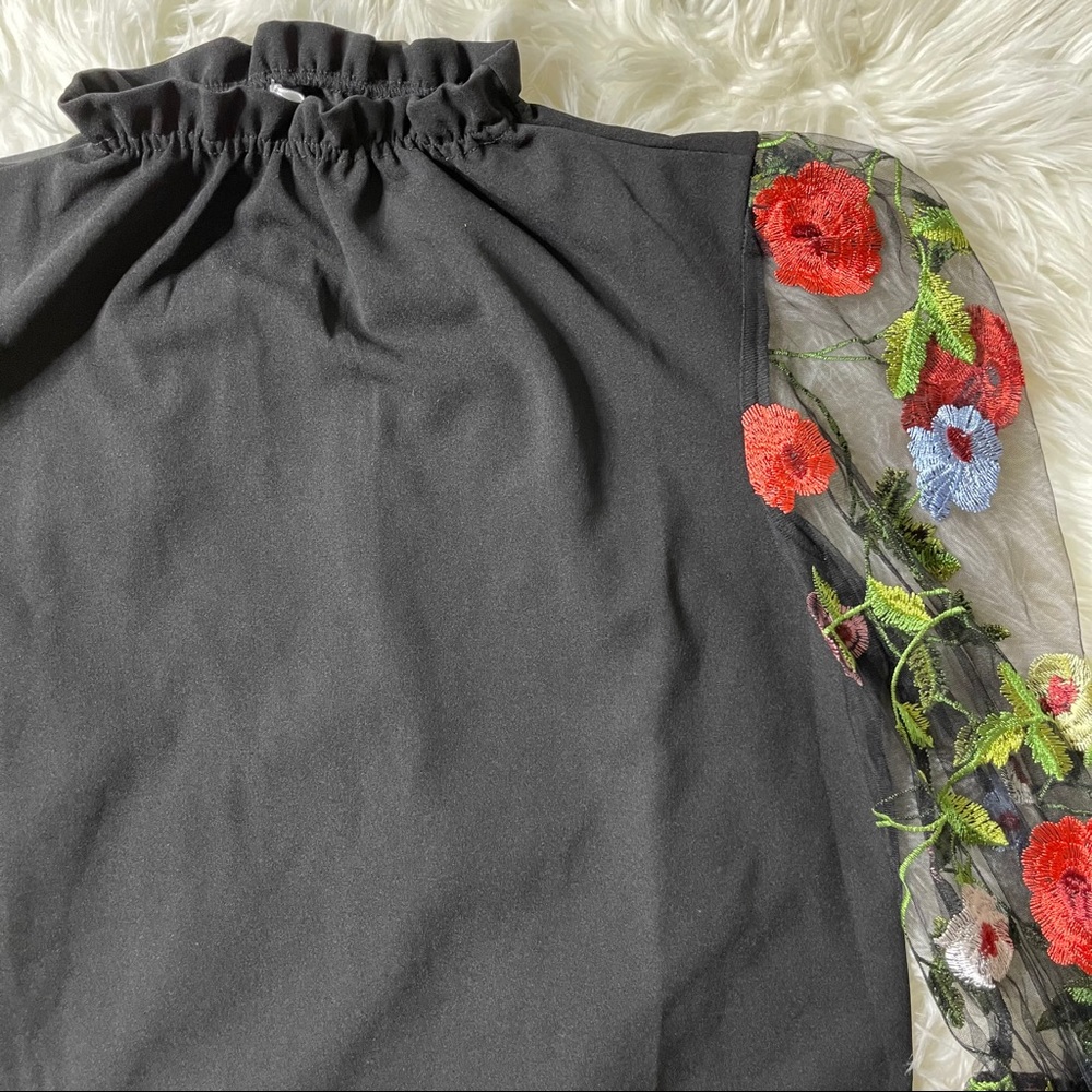 Large blouse sheer lace sleeves embroidered top - Picture 6 of 13